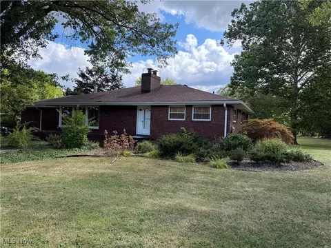 9757 New Buffalo Rd, Canfield, OH 44406