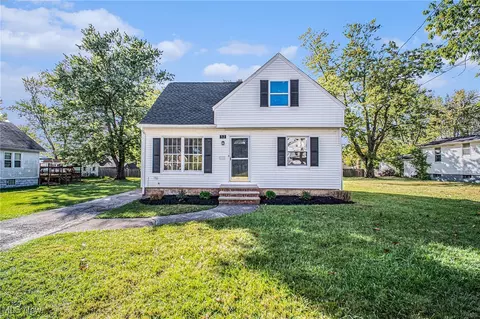 52 Avalon Dr, Bedford, OH 44146