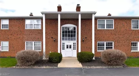 2854 Pease Dr, Rocky River, OH 44116