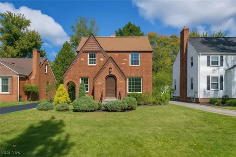 5103 Eastover Rd, Lyndhurst, OH 44124