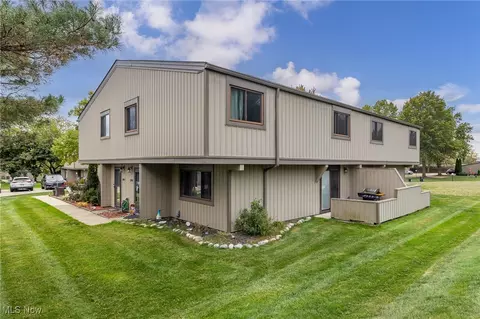 11806 Harbour Light Dr, North Royalton, OH 44133