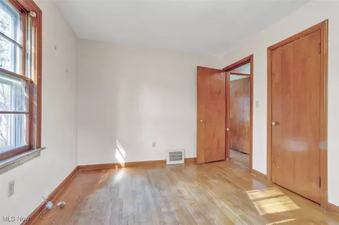 Bedroom - 1117 Bell Ct, Elyria, OH 44035 photo 2 of 4