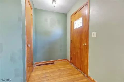Entry Way - 1117 Bell Ct, Elyria, OH 44035 photo 1 of 3