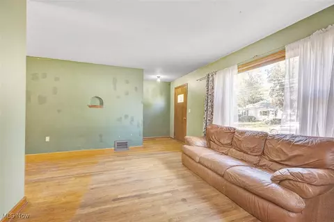 Living - 1117 Bell Ct, Elyria, OH 44035 photo 2 of 3