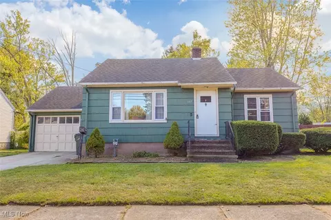 1117 Bell Ct, Elyria, OH 44035
