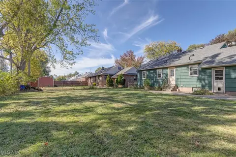 Exterior - 1117 Bell Ct, Elyria, OH 44035 photo 3 of 4