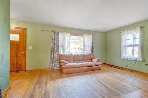 Living - 1117 Bell Ct, Elyria, OH 44035 photo 3 of 3