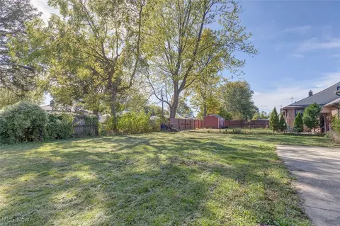 Exterior - 1117 Bell Ct, Elyria, OH 44035 photo 4 of 4