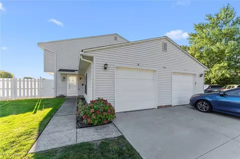 6814 Beacon Dr, Mentor, OH 44060