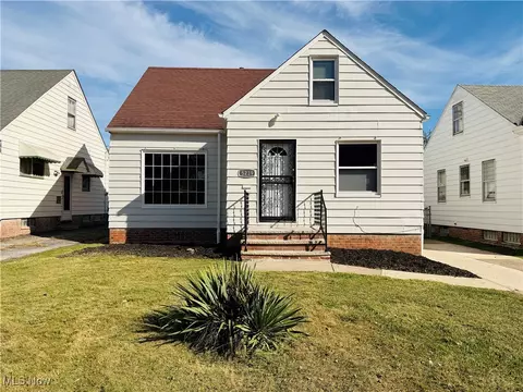 5239 Arch St, Maple Heights, OH 44137