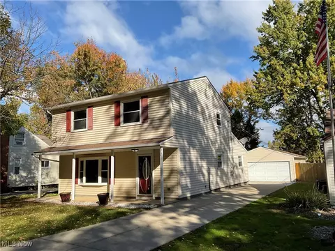 77 Keewaydin Dr, Timberlake, OH 44095