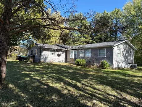 2477 Trellis Pl, Roaming Shores, OH 44084