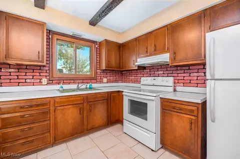 Kitchen - 19045 Whitehead Rd, Lagrange, OH 44050 photo 3 of 4