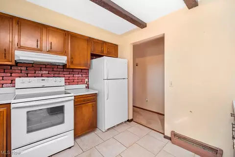 Kitchen - 19045 Whitehead Rd, Lagrange, OH 44050 photo 2 of 4