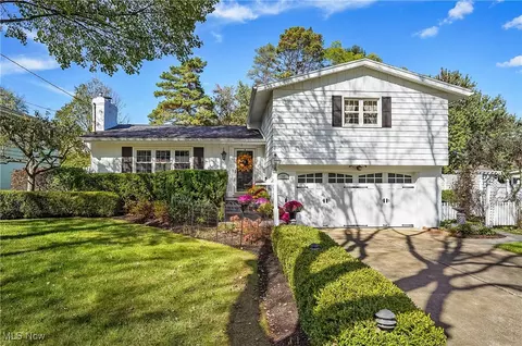 690 Garnette Rd, Akron, OH 44313