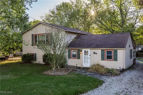 4078 Pardee Rd, Stow, OH 44224