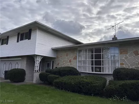 15983 Galemore Dr, Middleburg Heights, OH 44130