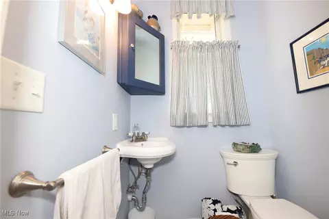 Bath - 7 Arlington Dr, Wheeling, WV 26003 photo 1 of 5