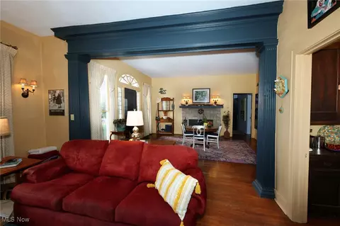 Living - 7 Arlington Dr, Wheeling, WV 26003 photo 4 of 5
