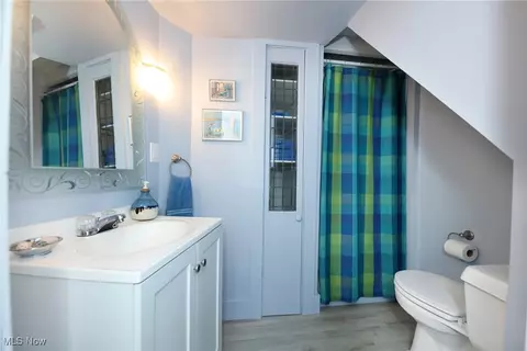 Bath - 7 Arlington Dr, Wheeling, WV 26003 photo 4 of 5