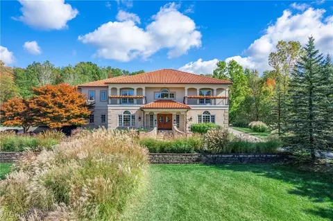 285 River Rd, Hinckley, OH 44233