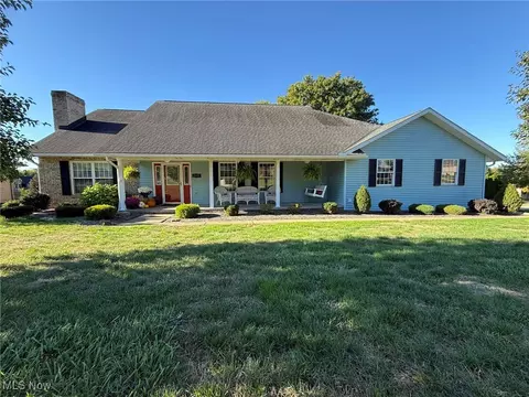 2006 Buckeye St NE, New Philadelphia, OH 44663