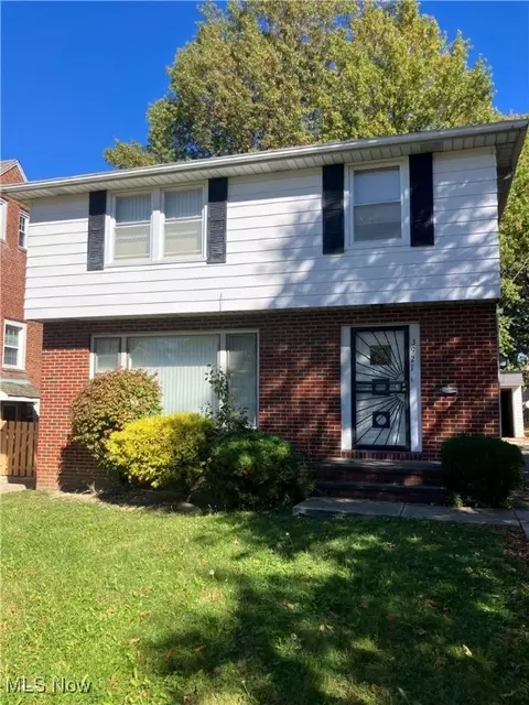 3921 Faversham Rd, University Heights, OH 44118