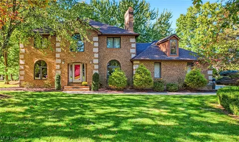 80 Squires Ct, Canfield, OH 44406
