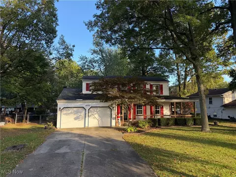 1845 Celeste Cir, Youngstown, OH 44511