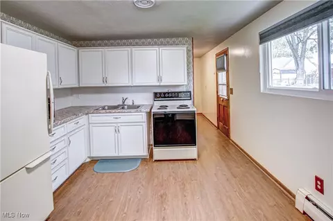 Kitchen - 706 S Abbe Rd N, Elyria, OH 44035 photo 2 of 3