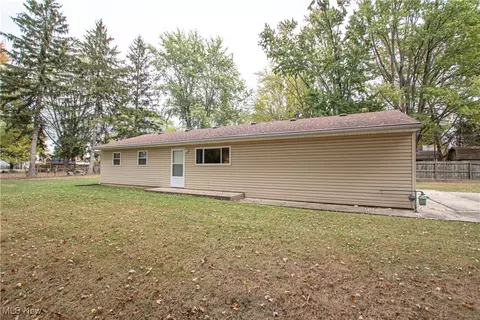 Exterior - 706 S Abbe Rd N, Elyria, OH 44035 photo 5 of 8
