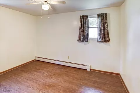 Bedroom - 706 S Abbe Rd N, Elyria, OH 44035 photo 8 of 10