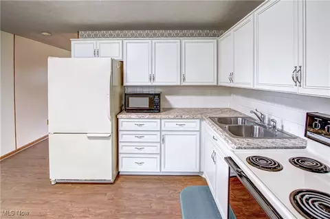 Kitchen - 706 S Abbe Rd N, Elyria, OH 44035 photo 3 of 3