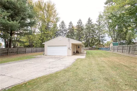 Exterior - 706 S Abbe Rd N, Elyria, OH 44035 photo 3 of 8