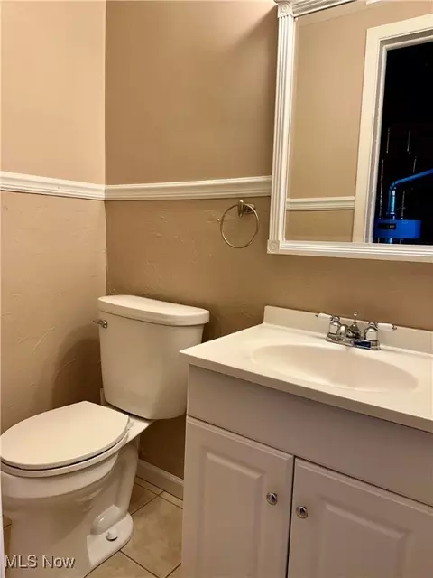 Bath - 31716 Daniel Dr, Willowick, OH 44095 photo 2 of 2