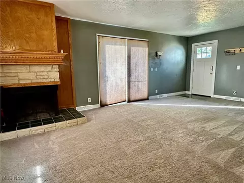 Living - 31716 Daniel Dr, Willowick, OH 44095 photo 3 of 5