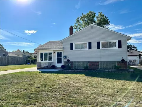 Exterior - 31716 Daniel Dr, Willowick, OH 44095 photo 3 of 5