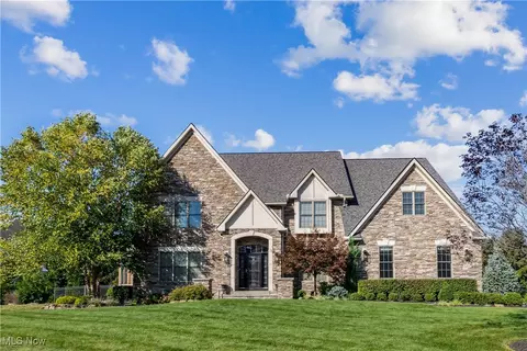 3184 Oakmont Cir, Westlake, OH 44145