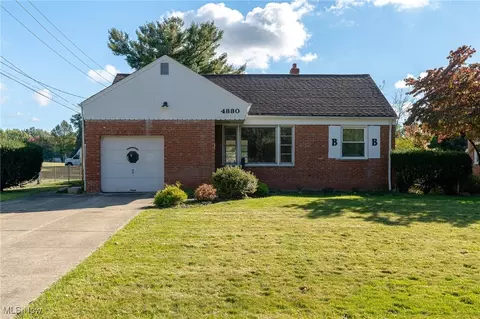 4880 Anderson Rd, Lyndhurst, OH 44124