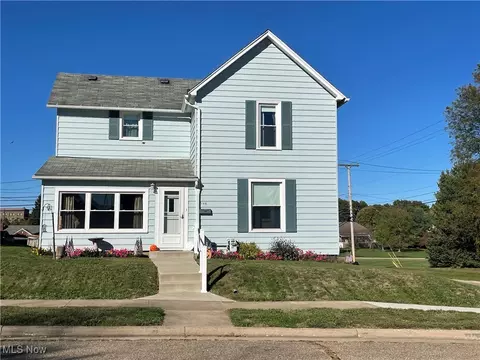 193 4th St SE, Brewster, OH 44613