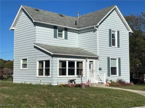 193 4th St SE, Brewster, OH 44613 photo 2