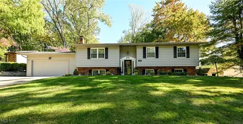 3809 Butterfield Dr, Akron, OH 44319