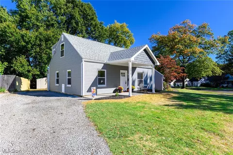 1916 Victoria St, Cuyahoga Falls, OH 44221