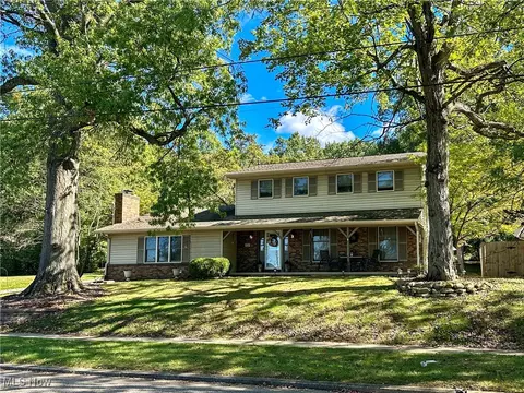 737 N Bentley Ave, Niles, OH 44446