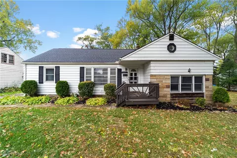 6086 Seminole Trl, Mentor On The Lake, OH 44060