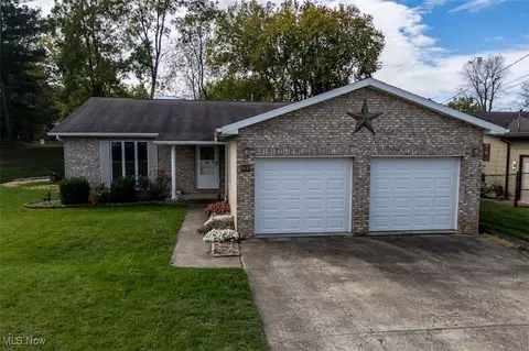 2404 Mount Vernon Cir, Parkersburg, WV 26101