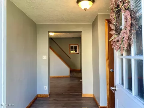 Entry Way - 33 E 8th St, Ashland, OH 44805 photo 1 of 2
