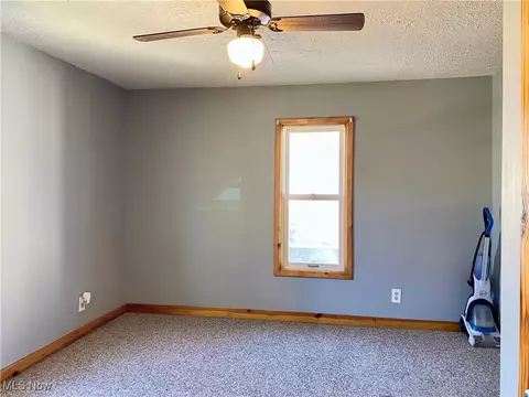 Bedroom - 33 E 8th St, Ashland, OH 44805 photo 2 of 4
