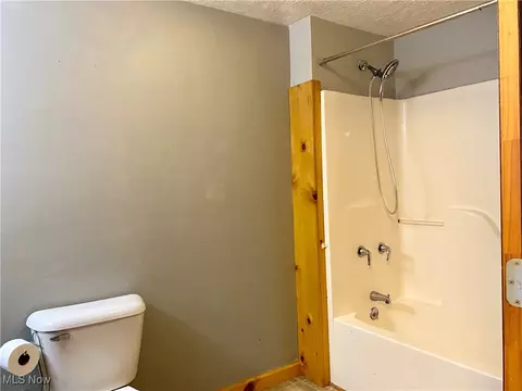 Bath - 33 E 8th St, Ashland, OH 44805 photo 2 of 2