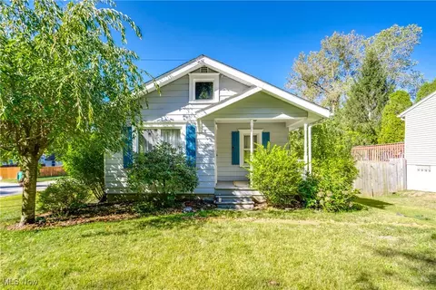 3076 N Turkeyfoot Rd, Akron, OH 44319